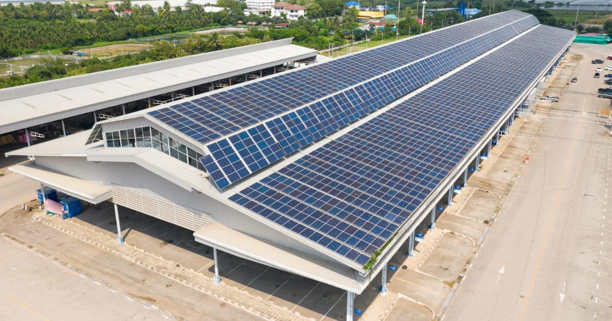découvrez comment les bâtiments solaires transforment l'architecture moderne en alliant durabilité et esthétique. apprenez les avantages de l'utilisation de l'énergie solaire pour réduire votre empreinte carbone tout en créant des espaces de vie lumineux et accueillants.