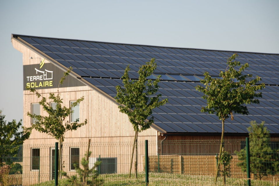 découvrez notre guide sur les bâtiments solaires gratuits, qui explore les avantages de l'énergie solaire, les initiatives gouvernementales et les moyens de construire ou d'acquérir un bâtiment écologique sans coût. transformez votre habitation en un espace durable et économique tout en préservant l'environnement.