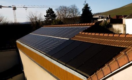 découvrez les avantages d'un bâtiment solaire hybride, alliant efficacité énergétique et durabilité. optimisez votre consommation d'énergie tout en respectant l'environnement grâce à cette solution innovante qui combine les énergies renouvelables et les technologies modernes.