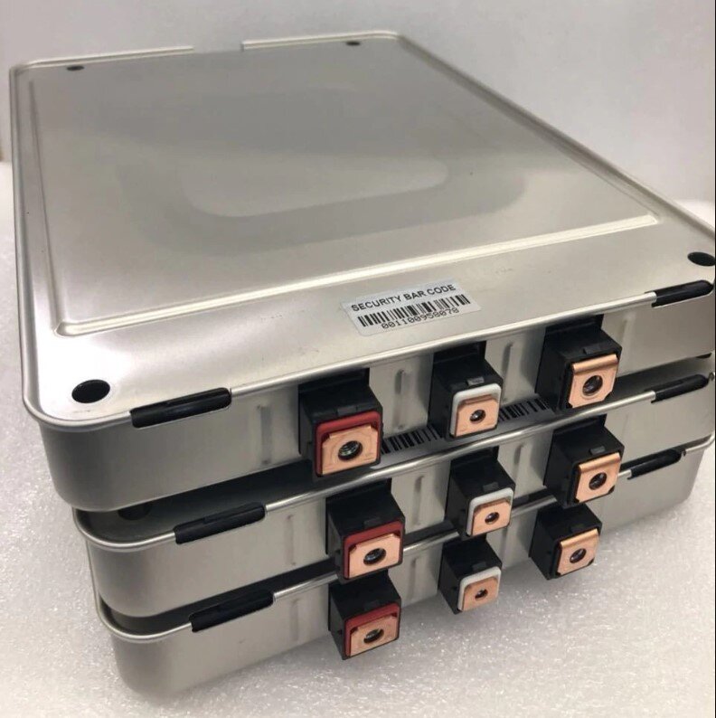 découvrez tout ce que vous devez savoir sur la batterie de la nissan leaf : caractéristiques, autonomie, conseils d'entretien et options de remplacement pour une performance optimale de votre véhicule électrique.