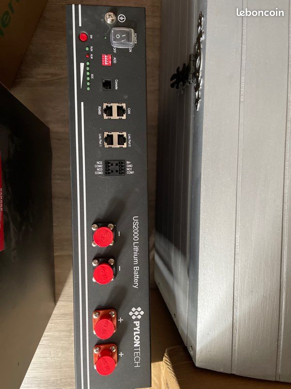 découvrez la batterie pylontech, une solution de stockage d'énergie fiable et performante pour vos systèmes solaires. optimisez votre consommation d'énergie et réduisez votre empreinte carbone avec cette technologie de pointe.