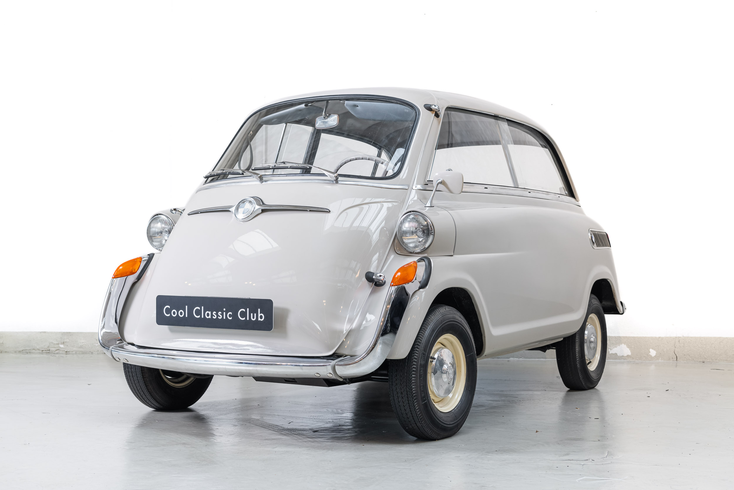 découvrez la bmw 600, un modèle emblématique alliant performance et élégance. plongez dans l'univers de cette voiture au design raffiné et aux technologies avancées, idéale pour les amateurs de conduite sportive et de confort. explorez ses caractéristiques, ses innovations et bien plus encore.