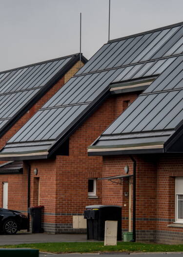 découvrez les bonnes pratiques photovoltaïques pour maximiser l'efficacité de vos installations solaires. apprenez à optimiser l'orientation, le nettoyage des panneaux et l'entretien pour garantir une production d'énergie optimale.