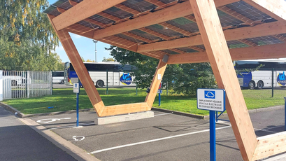 découvrez nos bornes de recharge photovoltaïque, une solution écologique et innovante pour recharger votre véhicule électrique tout en utilisant l'énergie solaire. idéales pour les particuliers et les entreprises soucieuses de leur empreinte carbone.