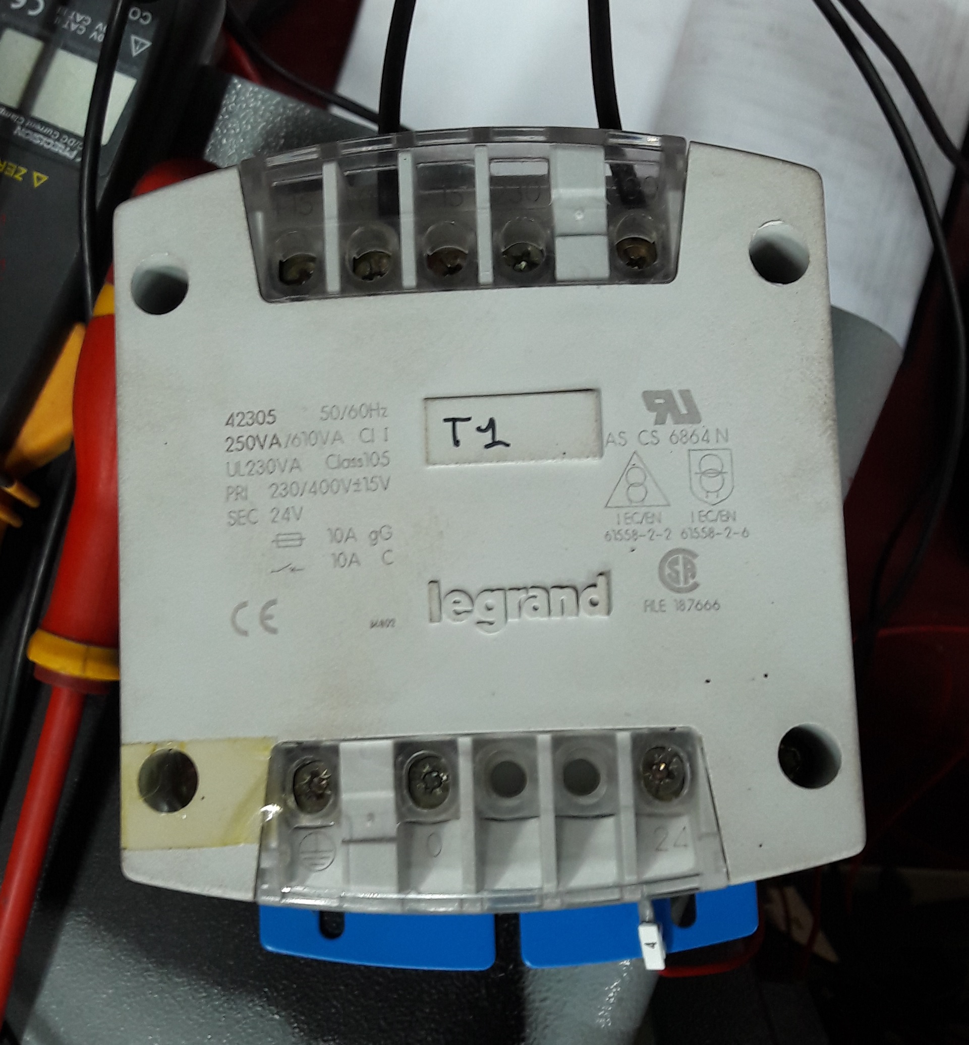 découvrez tout ce qu'il faut savoir sur le branchement 24v : conseils, astuces et techniques pour un câblage efficace et sécurisé de vos équipements électriques.