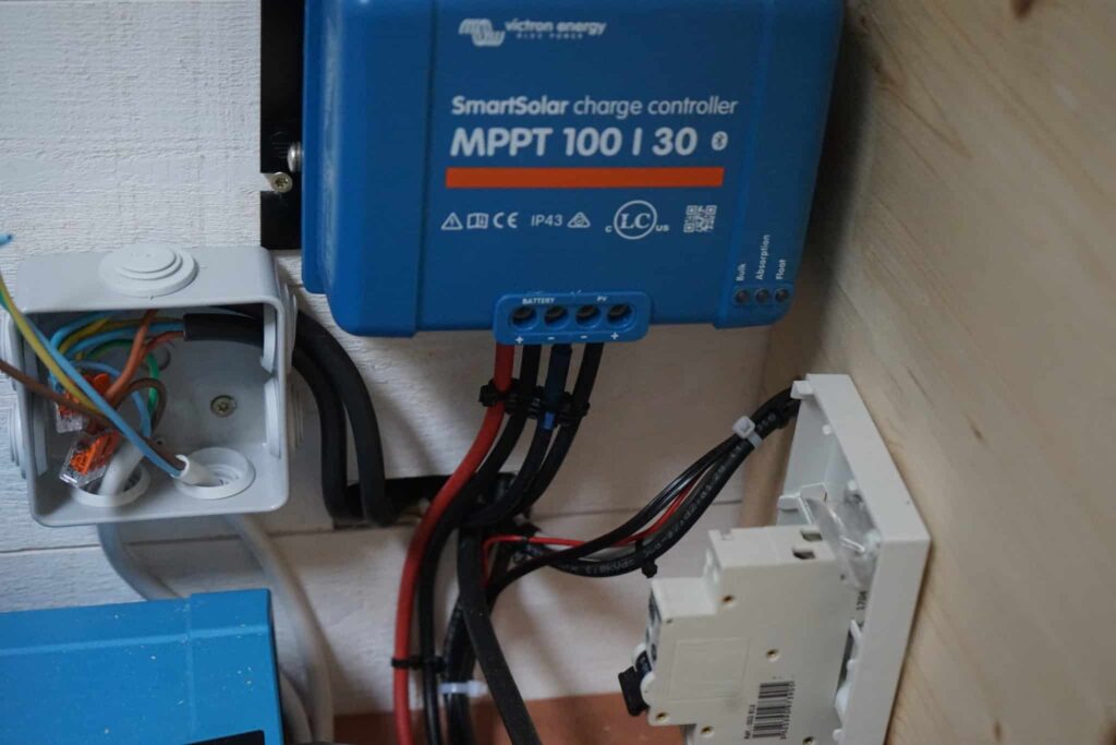 découvrez le guide complet pour le branchement du régulateur mppt 75/15. apprenez à optimiser la performance de votre système solaire avec des étapes simples et des conseils pratiques.