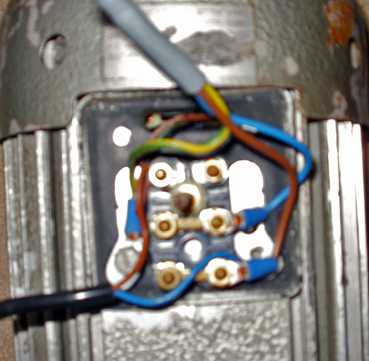 découvrez tout ce qu'il faut savoir sur le branchement pirate edf : risques, conséquences légales et alternatives légales pour une alimentation électrique sécurisée.