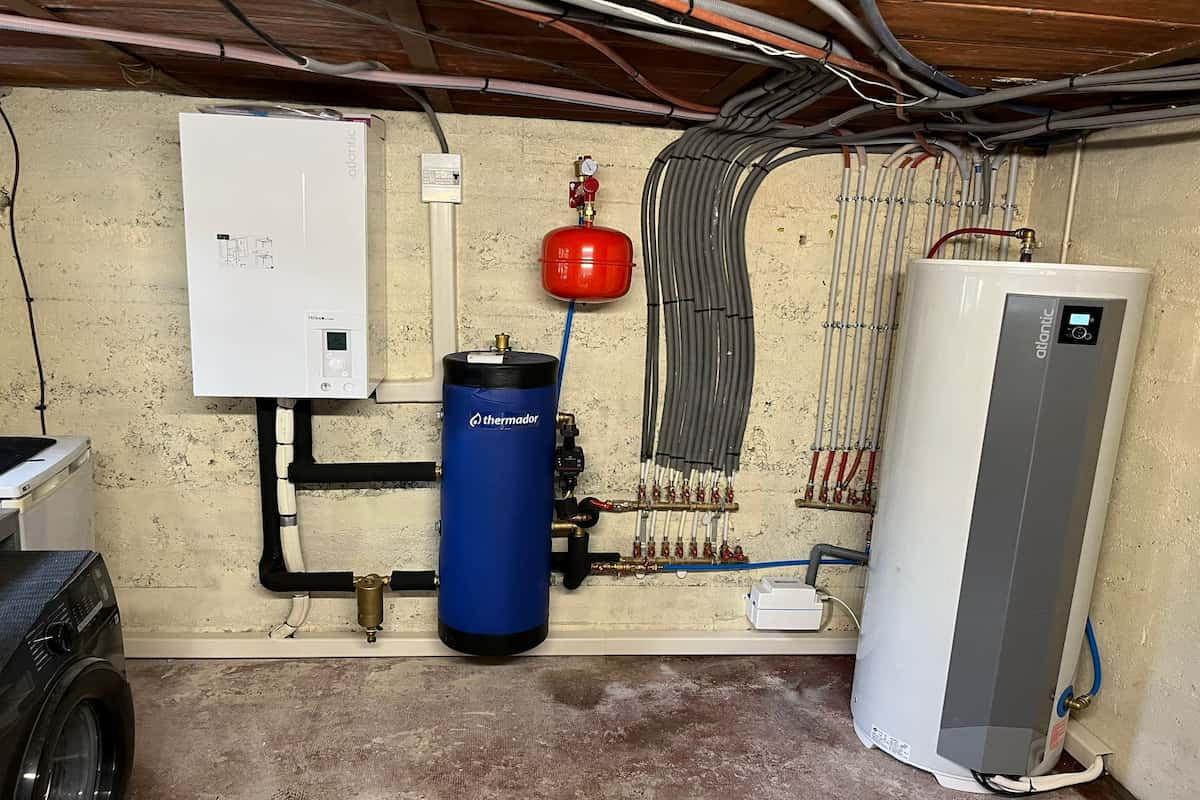 découvrez notre série de ballons d'eau chaude, alliant performance et économie d'énergie. idéals pour vos besoins domestiques, ces chauffe-eaux garantissent un approvisionnement constant en eau chaude tout en respectant l'environnement. optez pour des solutions durables et efficaces pour votre confort quotidien.