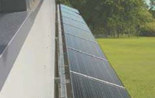 découvrez le brise-soleil photovoltaïque, une solution innovante qui combine esthétisme et performance énergétique. protégez votre espace des rayons du soleil tout en générant de l'électricité grâce à des panneaux solaires intégrés, pour un confort optimal et un respect de l'environnement.