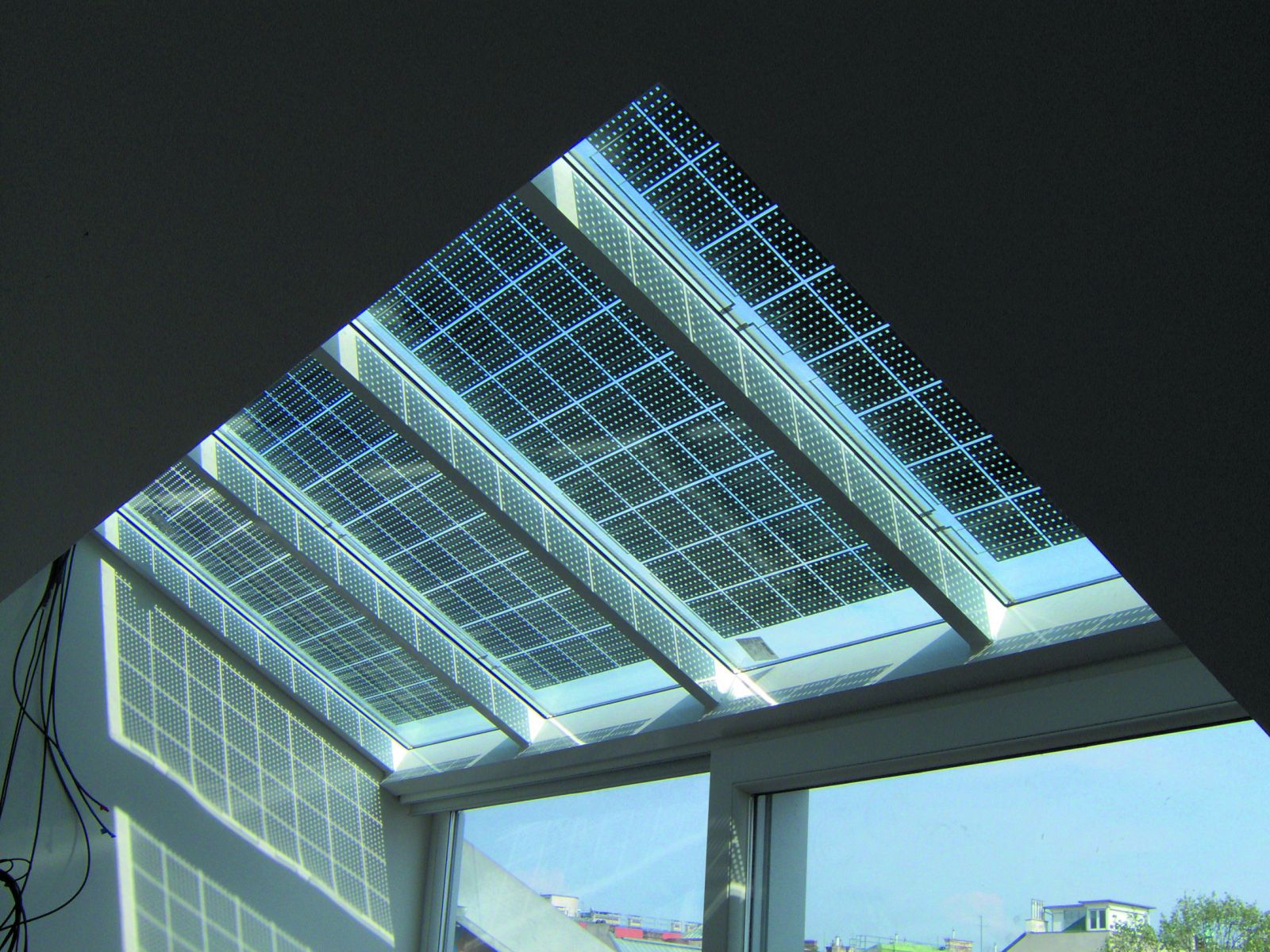 découvrez nos brise-soleil photovoltaïques, une solution innovante alliant protection solaire et production d'énergie renouvelable. idéaux pour améliorer le confort thermique tout en réduisant votre facture d'électricité.