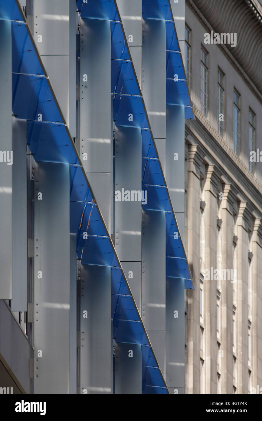 découvrez les brise-soleil pv, une solution esthétique et fonctionnelle pour réguler la lumière et améliorer le confort thermique de vos espaces. idéal pour protéger votre intérieur tout en préservant la vue, ils allient design moderne et performance énergétique.