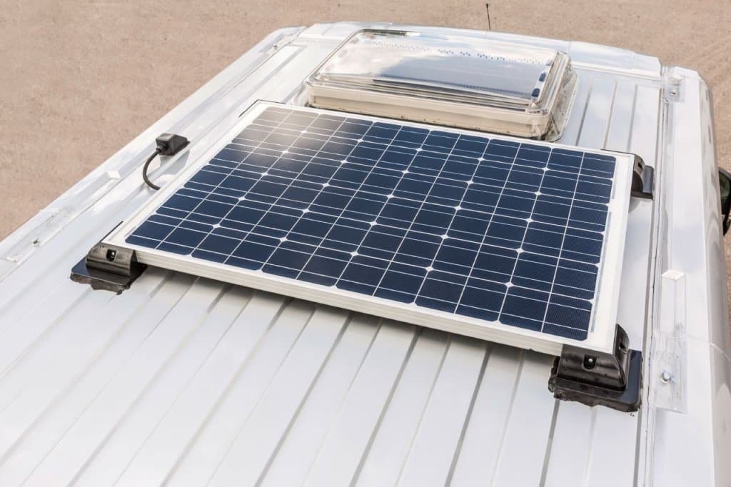 découvrez tout sur le bruit photovoltaïque, un phénomène souvent méconnu lié aux installations solaires. apprenez comment le fonctionnement des panneaux solaires peut engendrer des sons et quelles sont les solutions pour minimiser cette nuisance tout en profitant des avantages de l'énergie solaire.