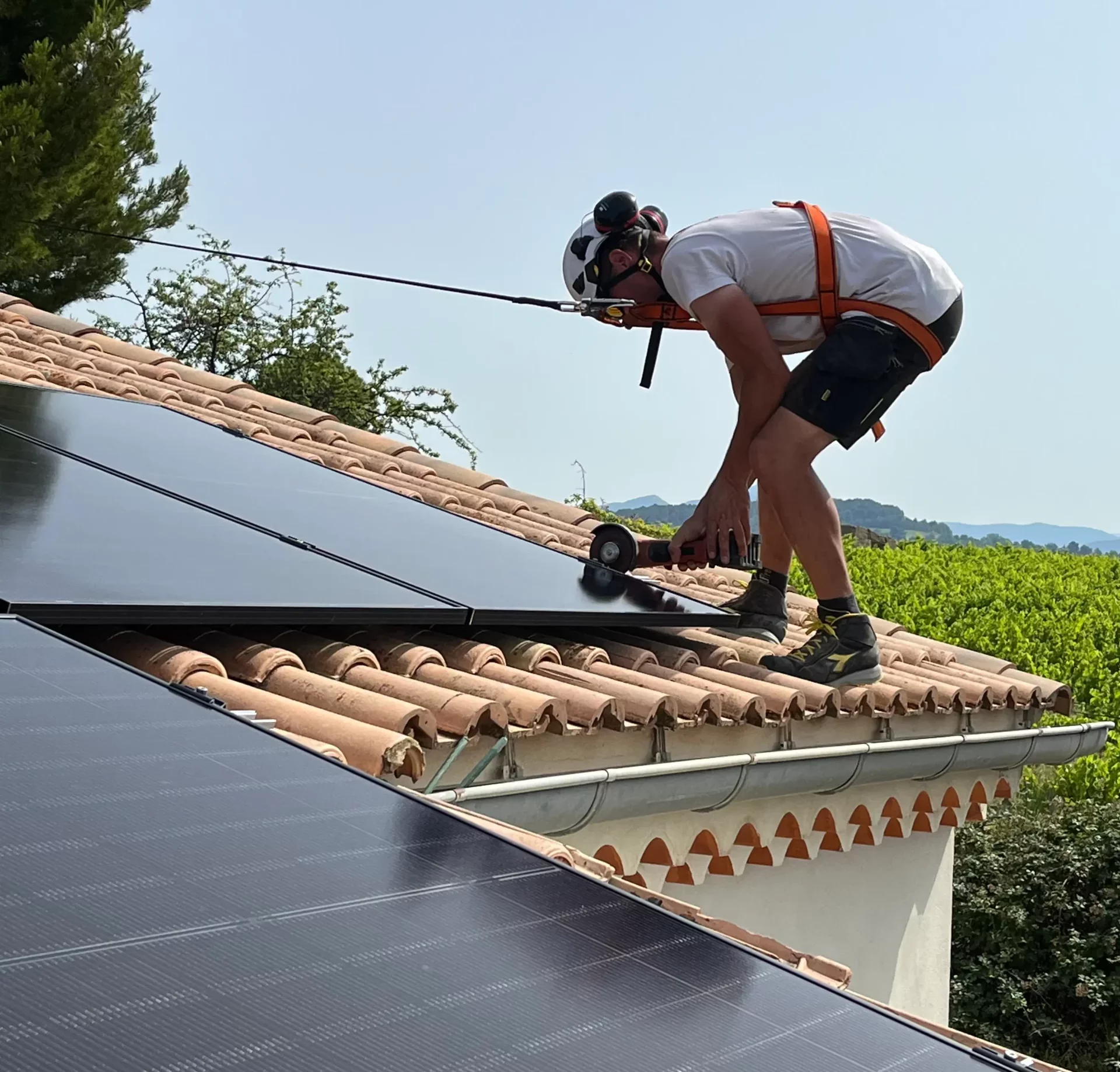 découvrez notre bureau d'étude photovoltaïque à lyon, spécialisé dans l'analyse et l'optimisation de projets solaires. profitez de notre expertise pour maximiser la production d'énergie renouvelable et réduire vos factures d'électricité.