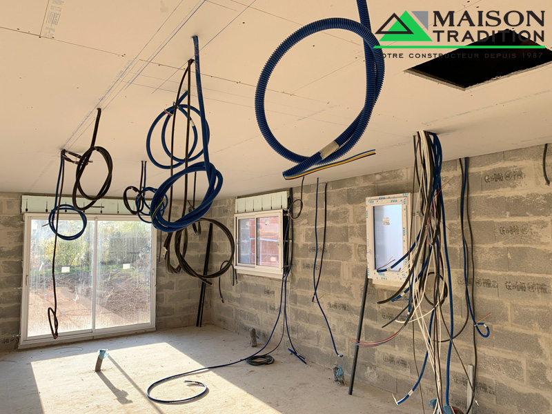 découvrez notre sélection de câbles pour combles, conçus pour optimiser l'aménagement de vos espaces sous toiture. profitez de solutions adaptées à vos besoins en électricité, réseau et isolation. qualité et performance garanties pour tous vos projets d'aménagement!