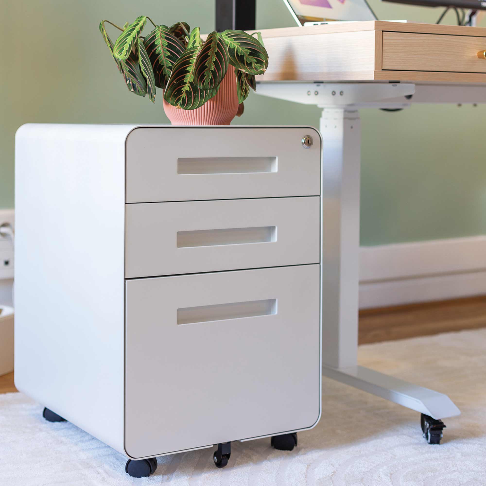 découvrez notre sélection de caissons polyvalents, parfaits pour organiser votre espace de travail ou de vie. fonctionnels et esthétiques, nos caissons s'adaptent à tous vos besoins de rangement tout en ajoutant une touche de style à votre intérieur.