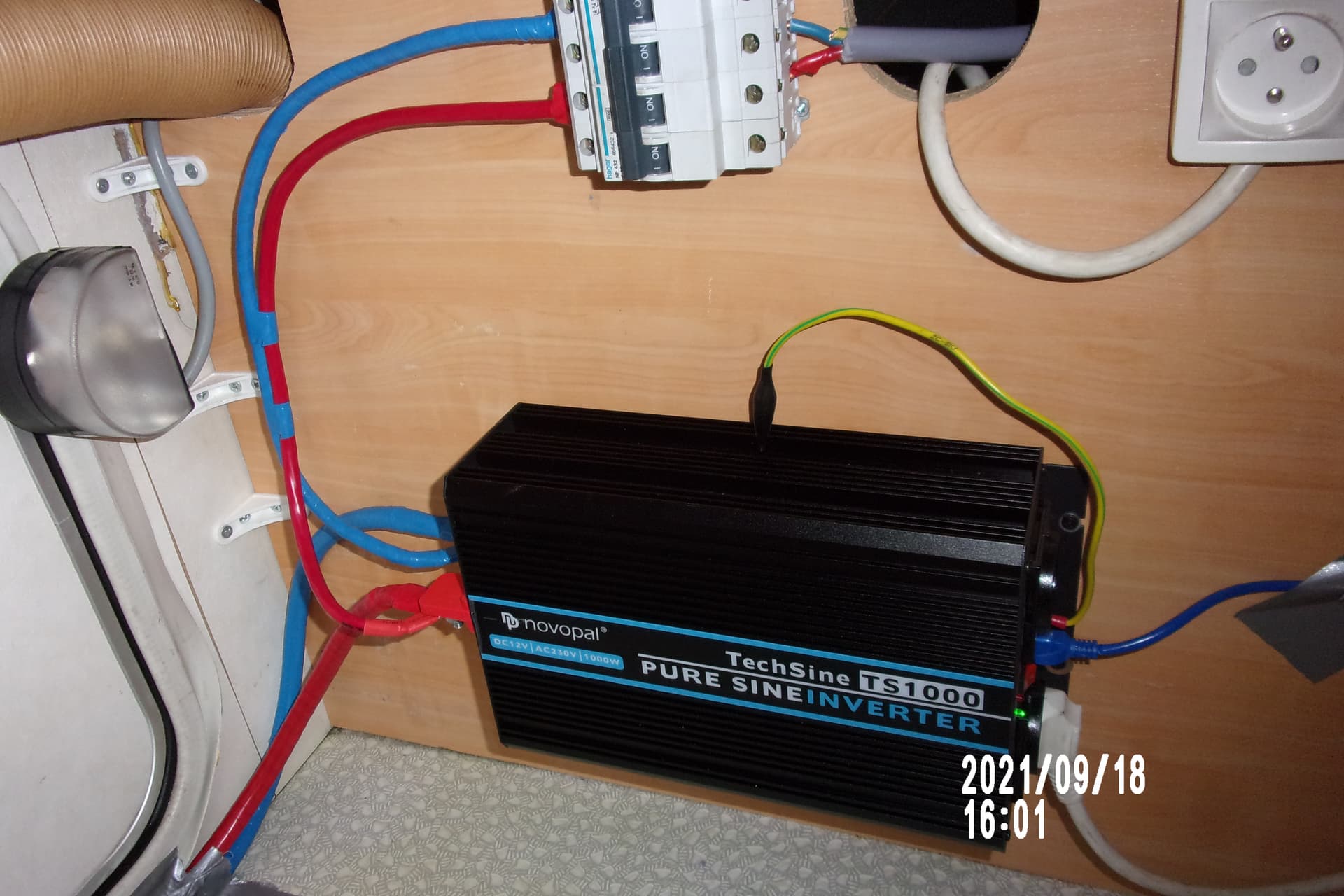 découvrez notre guide sur les convertisseurs 12v à 220v, idéal pour alimenter vos appareils en déplacement. apprenez à optimiser votre consommation d'énergie et à choisir le meilleur convertisseur pour vos besoins.