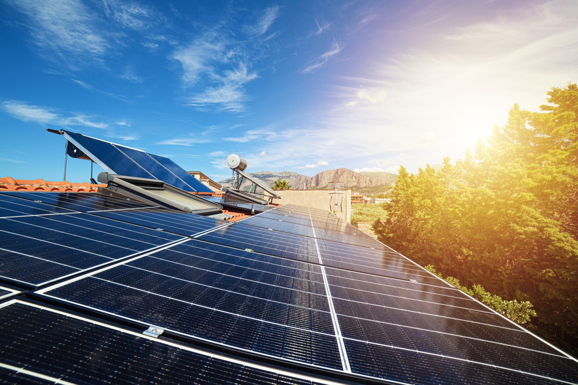 découvrez comment optimiser votre installation solaire grâce à notre guide de calcul photovoltaïque. apprenez à évaluer la production d'énergie de vos panneaux solaires, à estimer les économies sur vos factures et à maximiser votre retour sur investissement. transformez la lumière du soleil en économies aujourd'hui !
