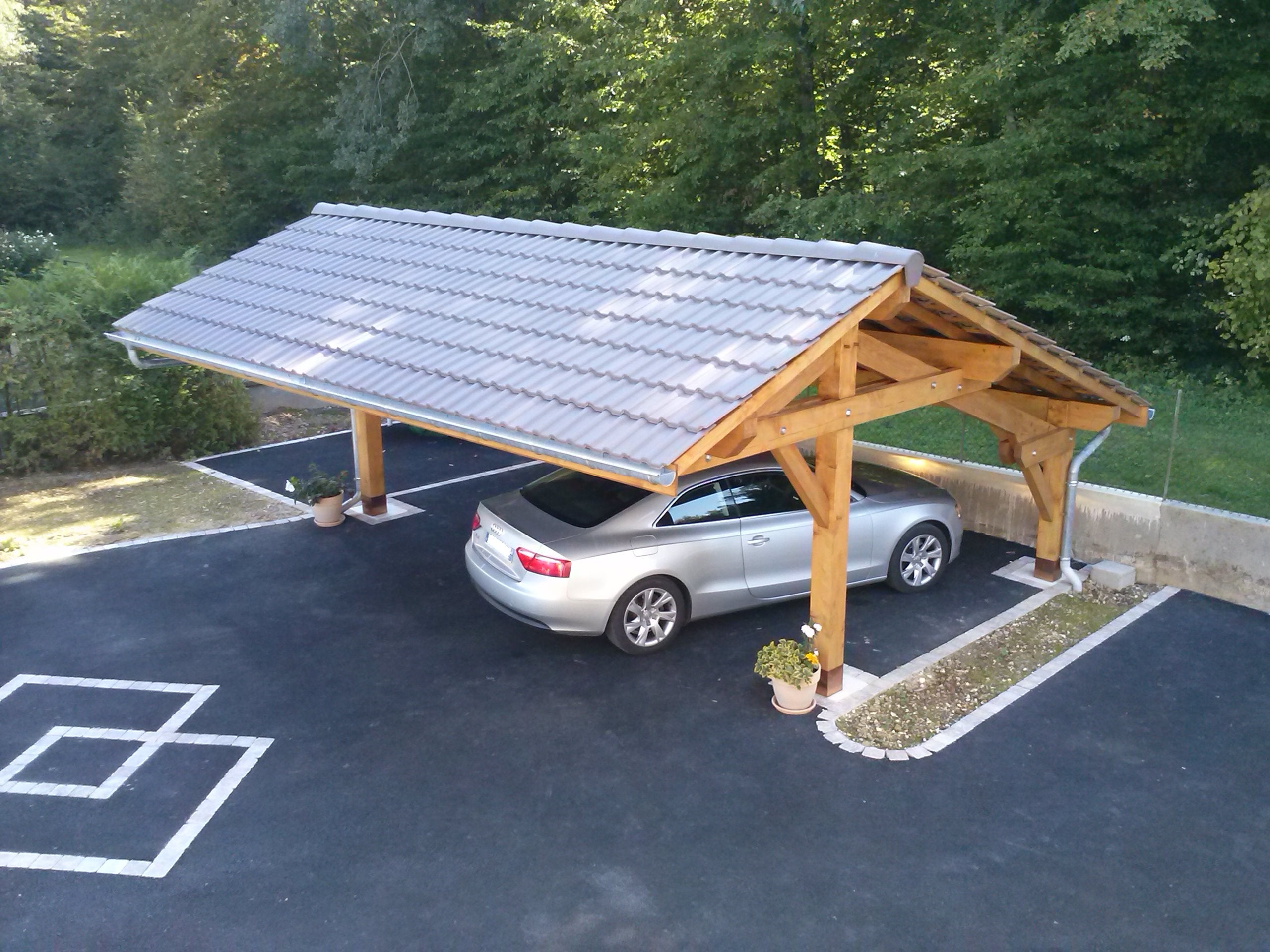 découvrez nos carports solaires en savoie, une solution innovante pour protéger votre véhicule tout en produisant de l'énergie renouvelable. alliez esthétisme et écologie avec nos installations sur mesure qui s'intègrent parfaitement à votre environnement.