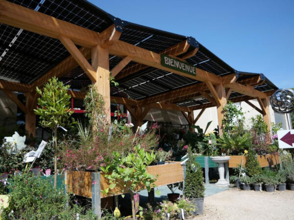 découvrez nos carports solaires en savoie, une solution innovante pour allier protection de votre véhicule et production d'énergie renouvelable. profitez d'un abri pratique tout en contribuant à la transition énergétique.