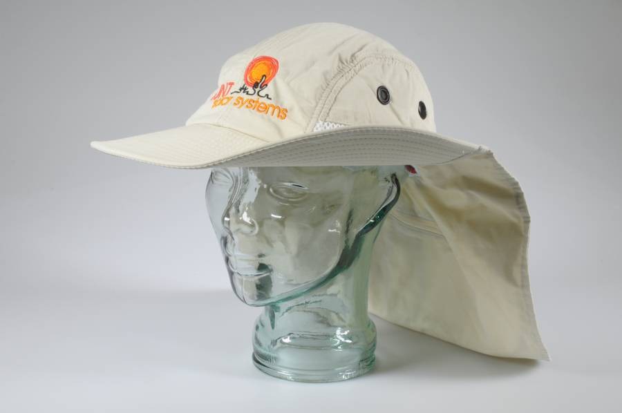 découvrez notre sélection de casquettes solaires, idéales pour profiter du plein air tout en vous protégeant des rayons uv. alliant style et fonctionnalité, nos casquettes sont légères, respirantes et parfaites pour vos activités ensoleillées.