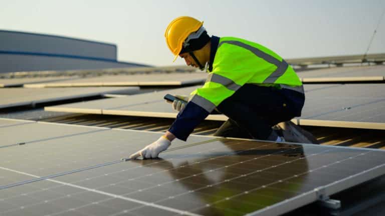 découvrez notre guide complet sur le cctp photovoltaïque : un document essentiel pour réussir vos projets d'installation solaire. apprenez les normes, les exigences techniques et les bonnes pratiques pour optimiser votre investissement dans les énergies renouvelables.