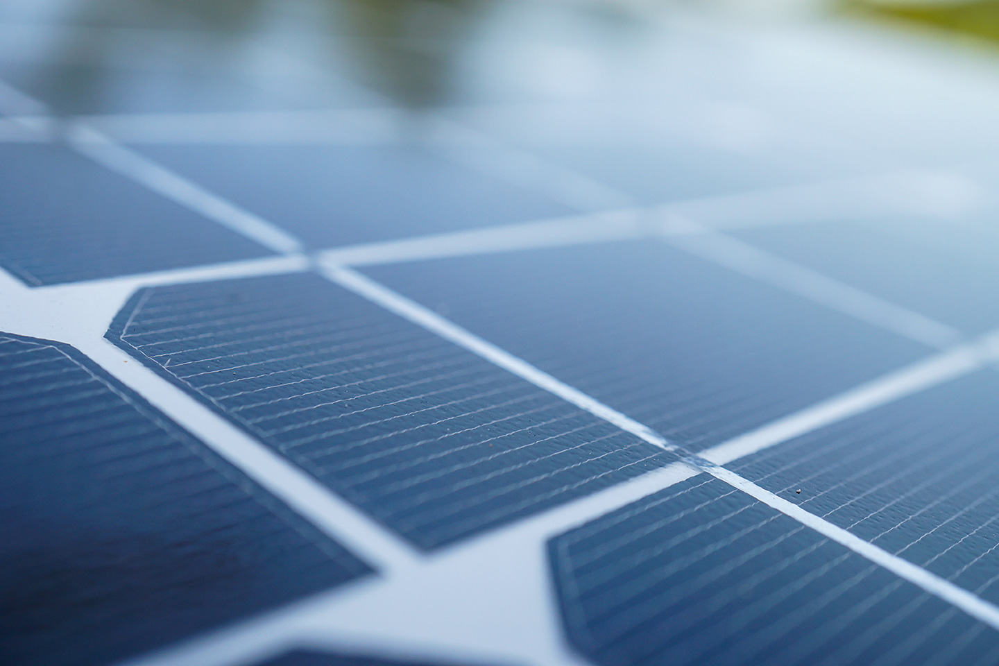 découvrez les cellules photovoltaïques monocristallines, des solutions énergétiques performantes et durables. optimisez la conversion de l'énergie solaire grâce à leur efficacité supérieure et à leur conception élégante. idéales pour les installations résidentielles et professionnelles, ces cellules garantissent un rendement élevé et un impact environnemental réduit.