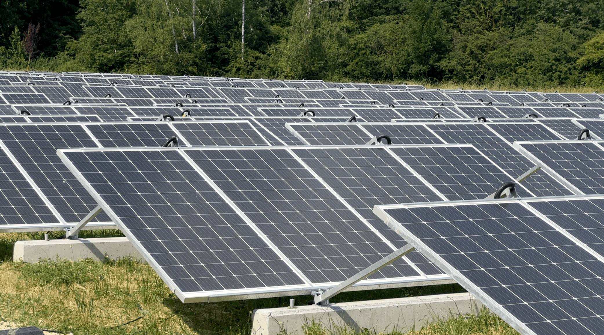 découvrez comment une centrale photovoltaïque transforme l'énergie solaire en électricité propre et renouvelable. apprenez-en plus sur les avantages environnementaux et économiques de cette technologie innovante.