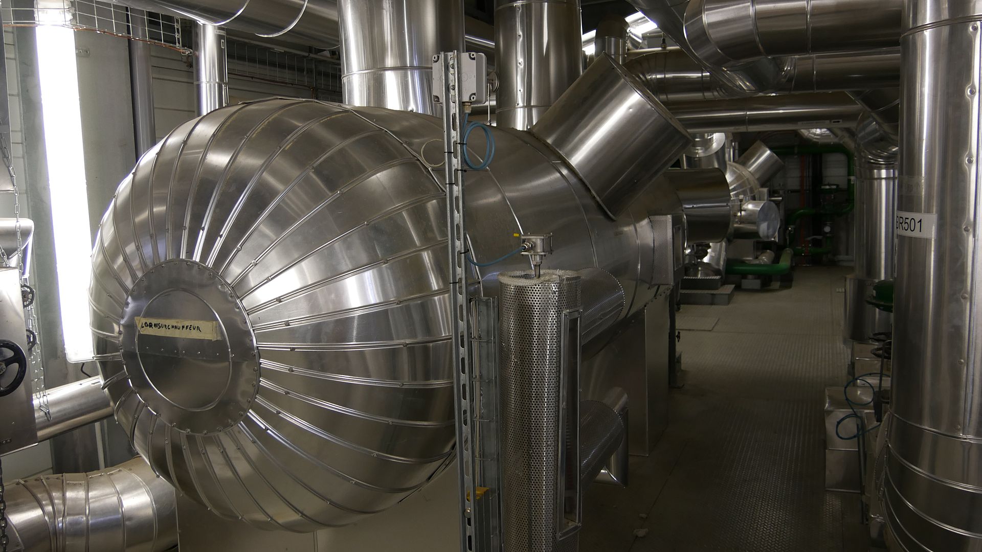 découvrez les avantages des centrales solaires thermodynamiques, une solution innovante pour produire de l'électricité à partir de l'énergie solaire. apprenez comment cette technologie exploite la chaleur du soleil pour générer une énergie durable et contribuer à la transition énergétique.