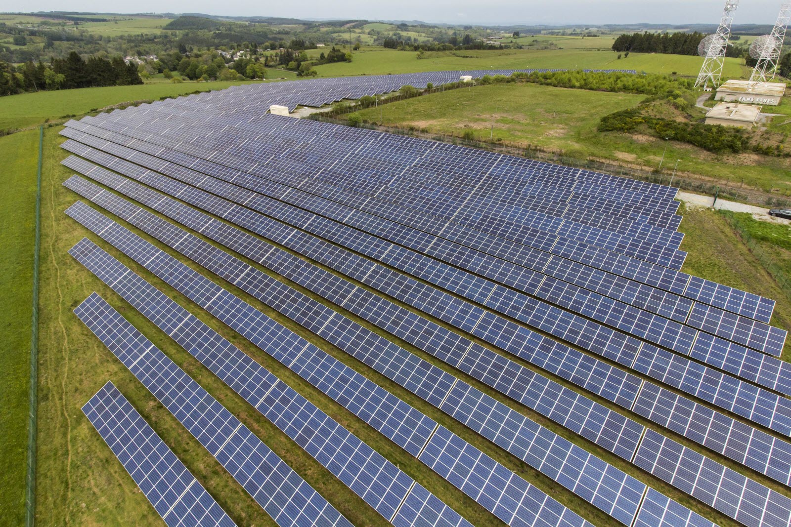 découvrez les centrales photovoltaïques en france, un moyen écologique et innovant de produire de l'électricité. informez-vous sur leur fonctionnement, leur impact environnemental et les opportunités d'investissement dans le secteur de l'énergie solaire.