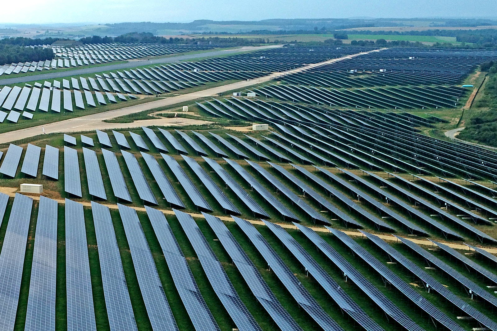 découvrez notre champ photovoltaïque, une solution durable et écologique pour produire de l'énergie solaire. profitez d'une énergie renouvelable, réduisez votre empreinte carbone et participez à la transition énergétique. explorez les avantages des installations photovoltaïques et engagez-vous pour un avenir plus vert.