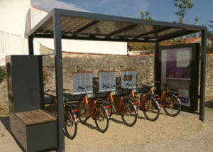 découvrez notre chargeur solaire pour vélo, une solution écologique et pratique pour recharger vos appareils lors de vos balades. profitez de l'énergie solaire pour rester connecté même en pleine nature !