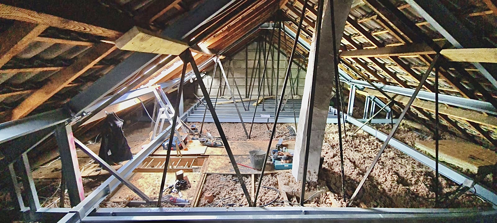 découvrez la charpente phenix, une solution innovante et durable pour vos projets de construction. alliant esthétisme et robustesse, notre charpente s'adapte à tous vos besoins tout en garantissant une performance optimale et une excellente isolation. optez pour la qualité et la fiabilité avec la charpente phenix.