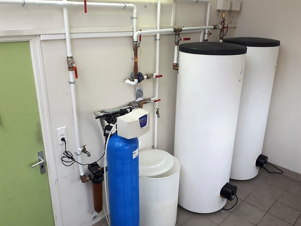 découvrez notre série de chauffe-eau, alliant performance et efficacité énergétique pour répondre à tous vos besoins en eau chaude. profitez d'une technologie innovante et d'un design moderne pour un confort optimal chez vous.