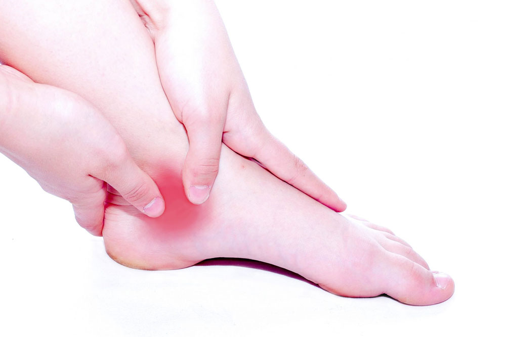 découvrez tout sur la cheville : structure, fonction, blessures courantes et conseils de prévention. apprenez comment prendre soin de cette articulation essentielle pour une meilleure mobilité et un mode de vie actif.