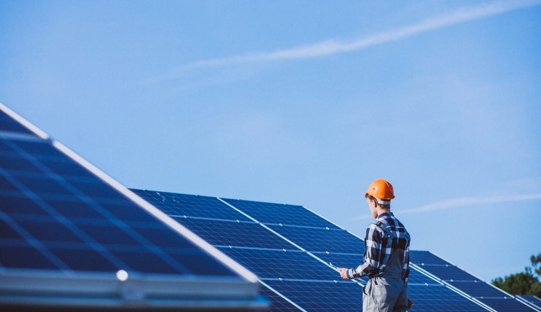 découvrez comment choisir le bon installateur de panneaux solaires pour votre projet. obtenez des conseils pratiques et des critères essentiels pour garantir une installation de qualité et maximiser votre investissement dans l'énergie solaire.