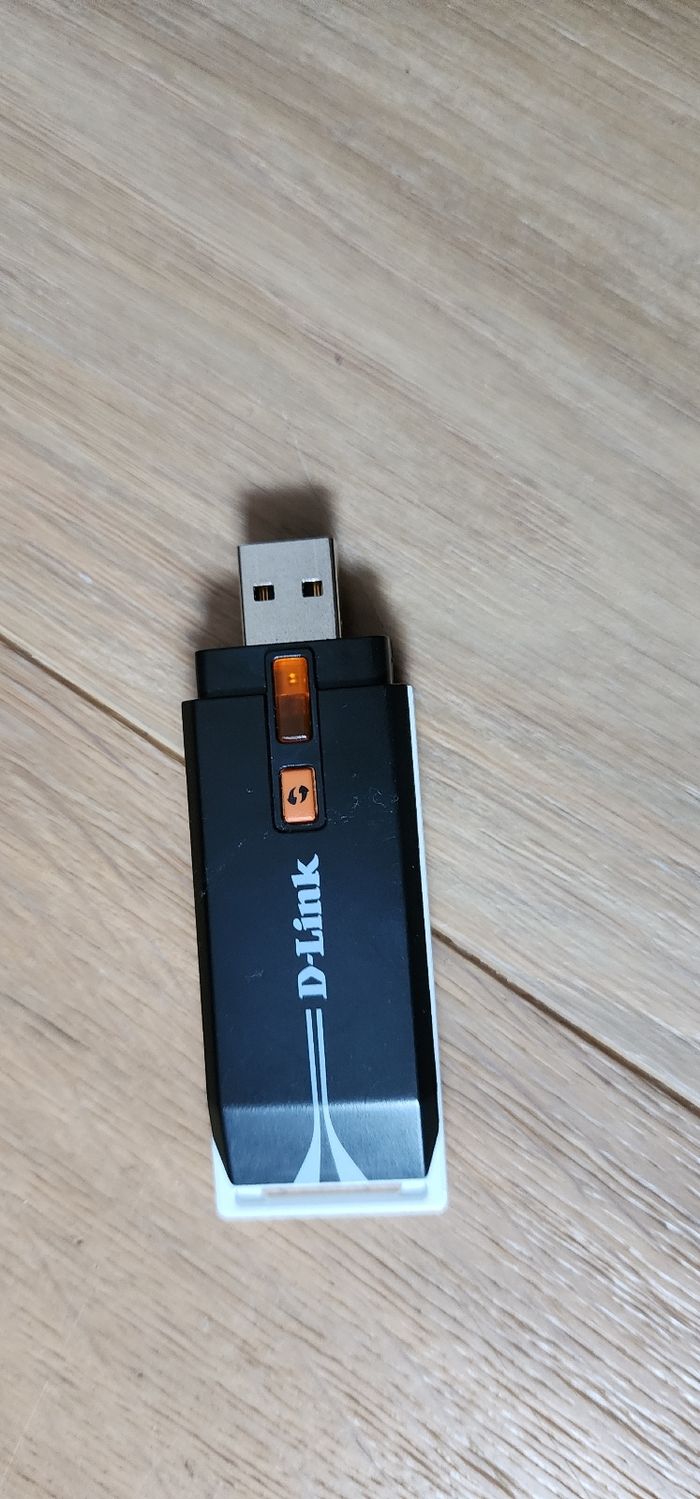 découvrez tout ce qu'il faut savoir sur les clés wifi : fonctionnalités, avantages, comment bien les choisir et les utiliser pour optimiser votre connexion sans fil à la maison ou au bureau.