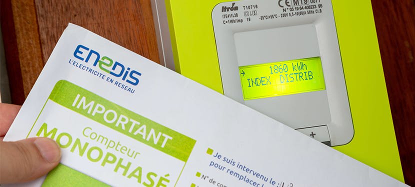 découvrez tout ce qu'il faut savoir sur le clignotement du compteur linky : causes, significations et solutions pour optimiser votre consommation d'énergie.