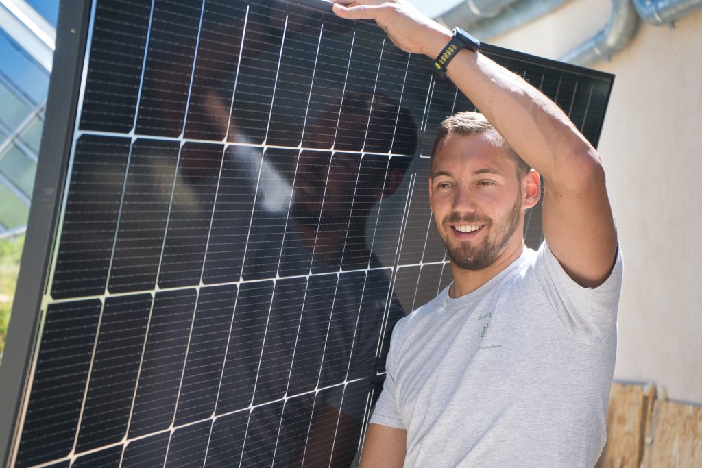 découvrez nos panneaux solaires de 3 kw, idéaux pour réduire votre facture d'électricité et contribuer à la protection de l'environnement. profitez d'une énergie renouvelable efficace et économique pour votre maison !