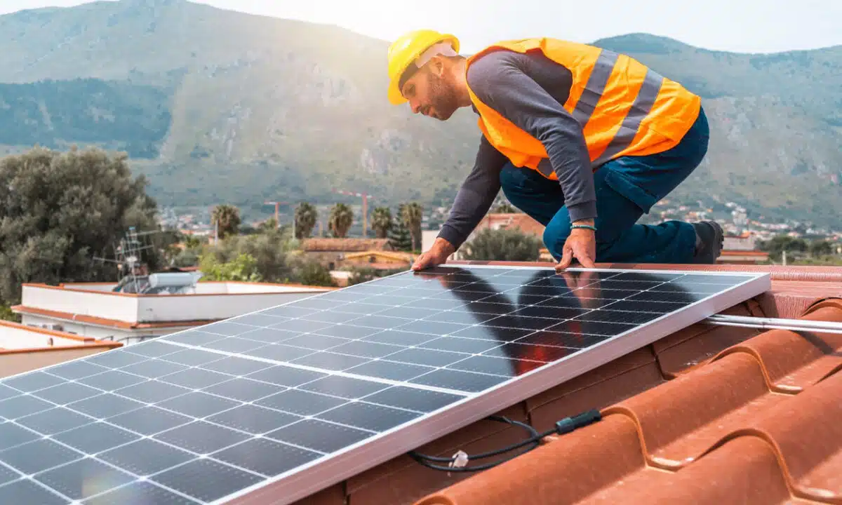 découvrez comment les panneaux solaires pour maison peuvent réduire vos factures d'énergie et participer à la protection de l'environnement. apprenez les avantages, les types de panneaux disponibles, et comment les installer facilement pour maximiser votre autonomie énergétique.