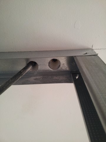 découvrez comment passer un câble dans une gaine efficacement et en toute sécurité. suivez nos conseils pratiques et astuces pour réaliser cette tâche avec succès, que ce soit pour des installations électriques, de communication ou autres. optimisez vos travaux et assurez un bon fonctionnement de vos systèmes.