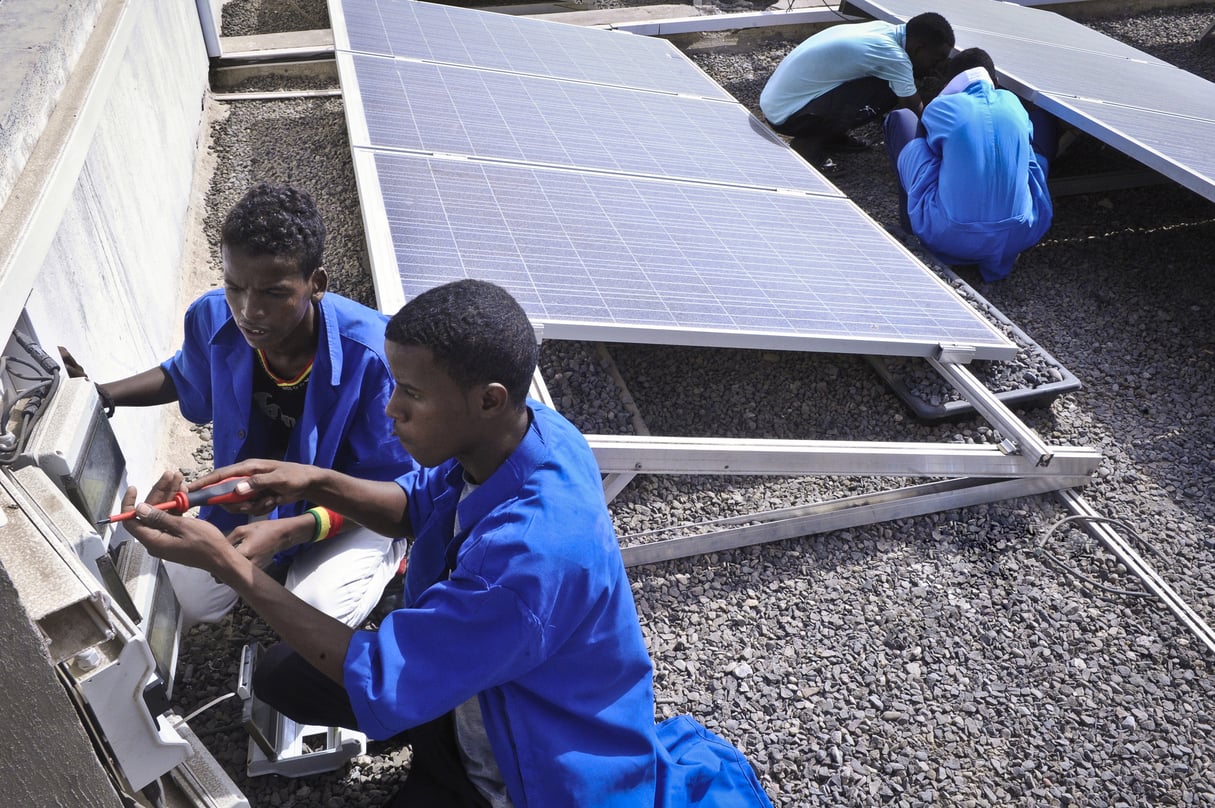 découvrez comment devenir un expert commercial en photovoltaïque, maximisez vos ventes et contribuez à la transition énergétique grâce à des solutions solaires innovantes.