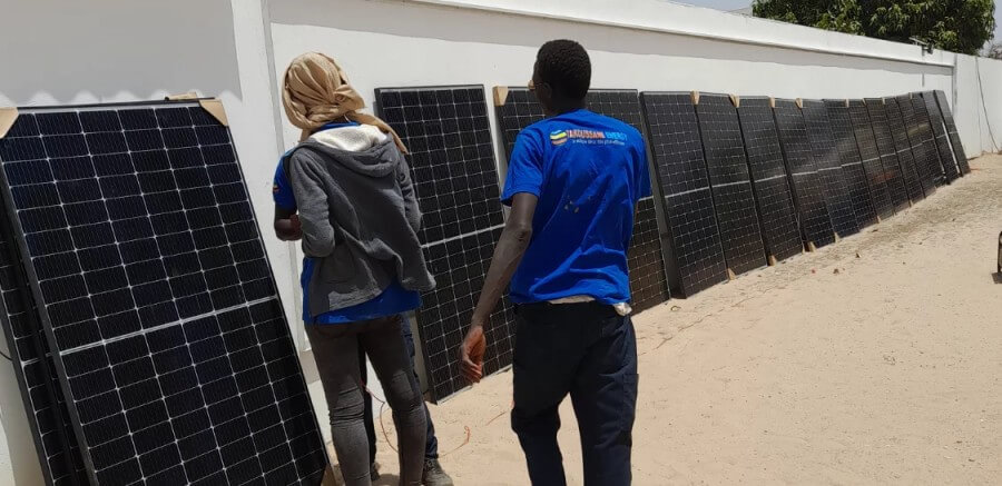 découvrez notre guide complet de comparaison des panneaux solaires pour choisir le meilleur système pour votre maison. analyse des performances, coûts et avantages des différentes marques et modèles.