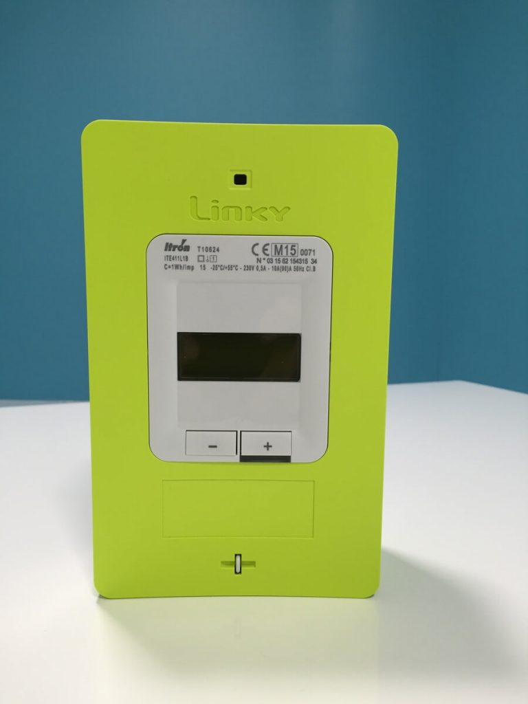 découvrez comment un compteur de panneaux solaires peut optimiser la production d'énergie de votre installation solaire, surveiller votre consommation, et maximiser vos économies tout en réduisant votre empreinte carbone.