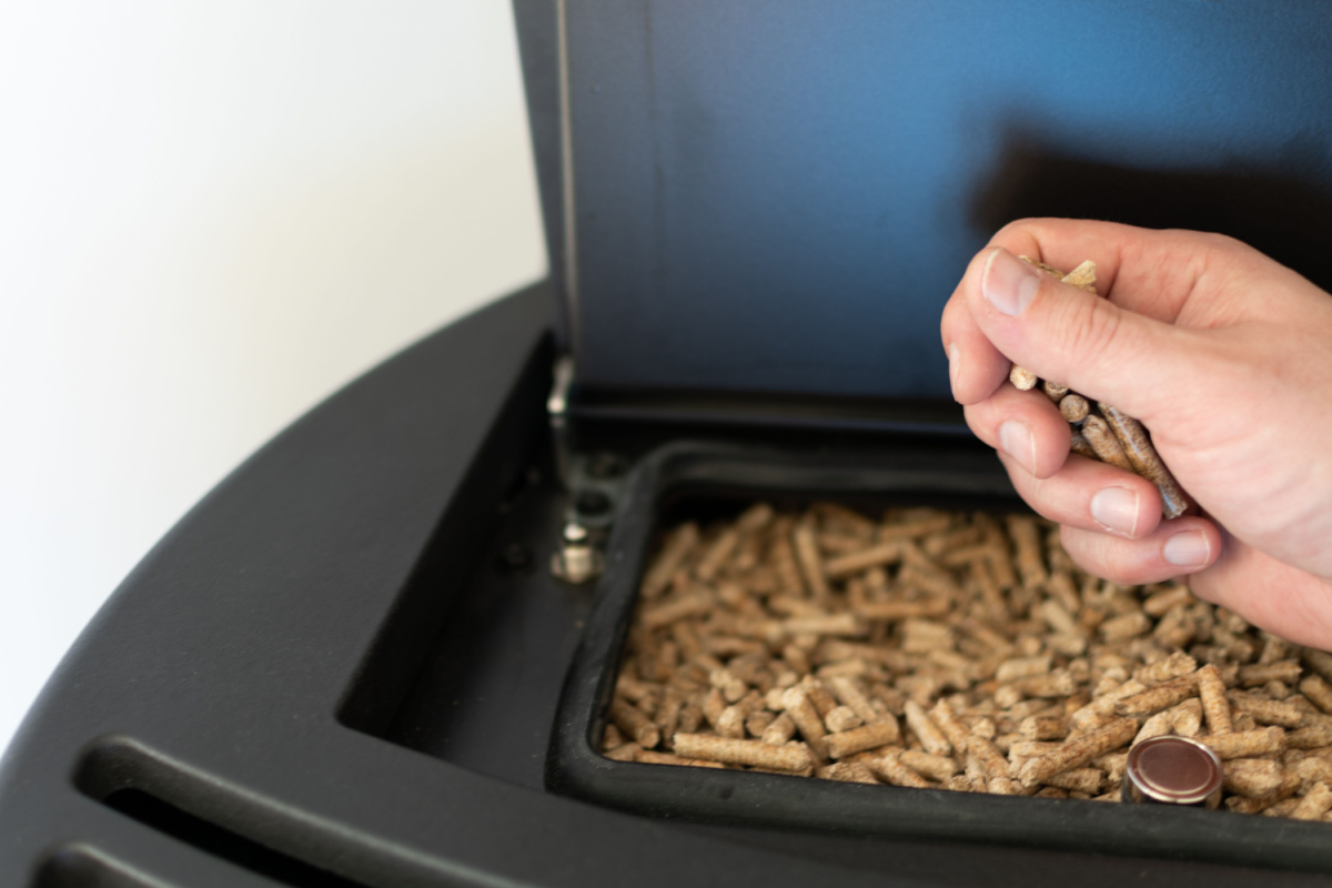 découvrez notre chaudière à pellets adaptée pour des espaces jusqu'à 150m², alliant performance énergétique et respect de l'environnement. optez pour une solution de chauffage innovante et économique, idéale pour votre maison.