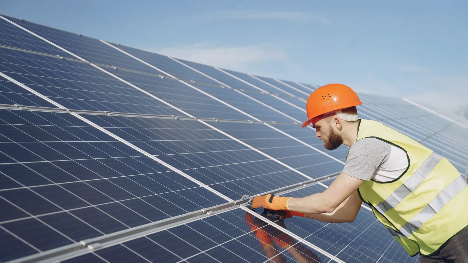 découvrez l'importance du consuel photovoltaïque pour garantir la conformité de votre installation solaire. informez-vous sur les démarches nécessaires pour obtenir ce certificat et assurer un fonctionnement optimal de votre système photovoltaïque.