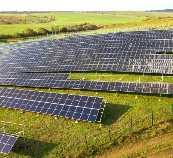 découvrez le coût d'une centrale photovoltaïque et les facteurs qui l'influencent. obtenez des informations sur les investissements, les économies d'énergie et les avantages financiers à long terme de l'énergie solaire.