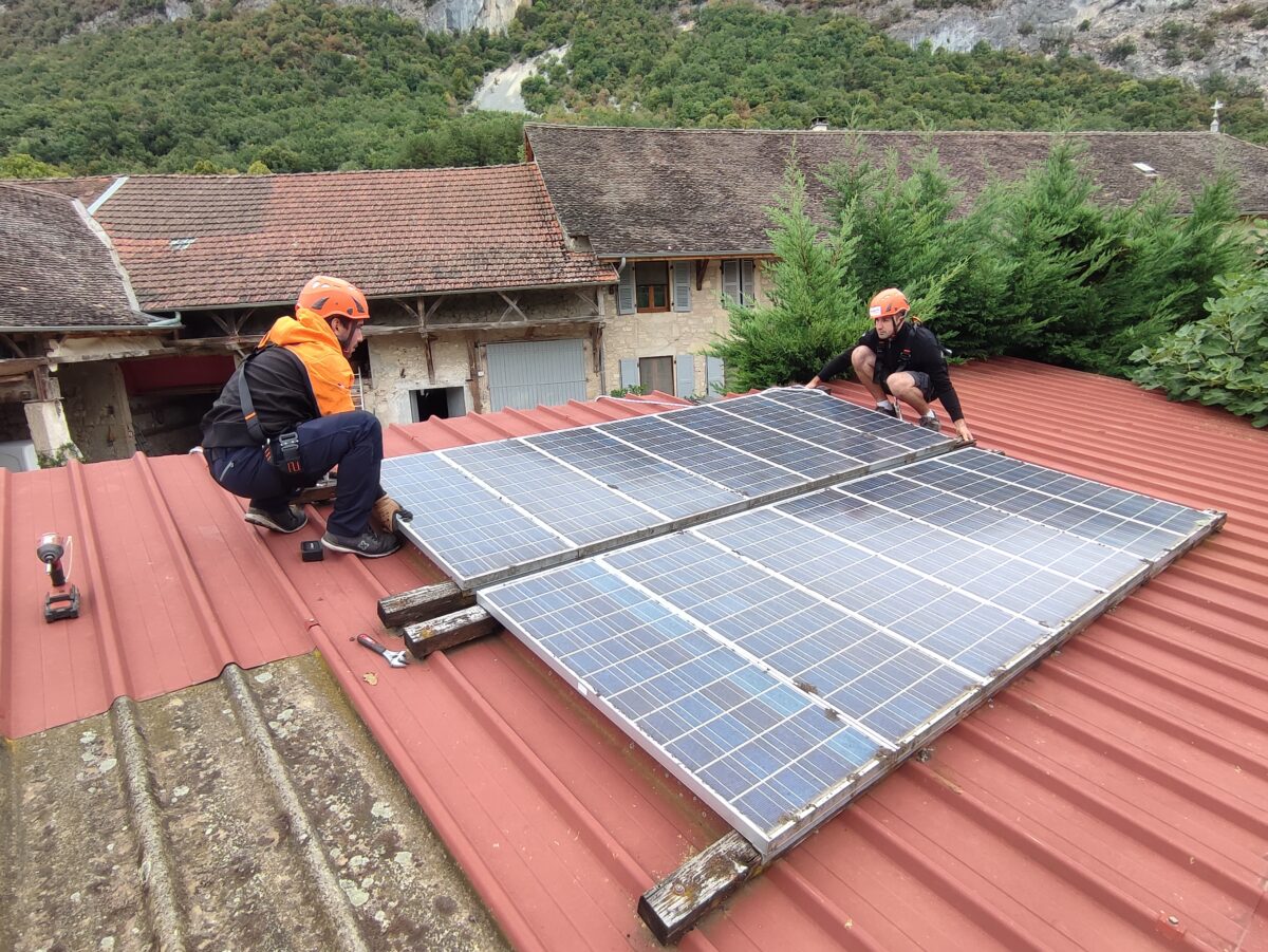 découvrez les facteurs influençant le coût du démontage des panneaux photovoltaïques. obtenez des conseils pratiques et estimez les frais liés à cette opération pour une transition énergétique en toute sérénité.