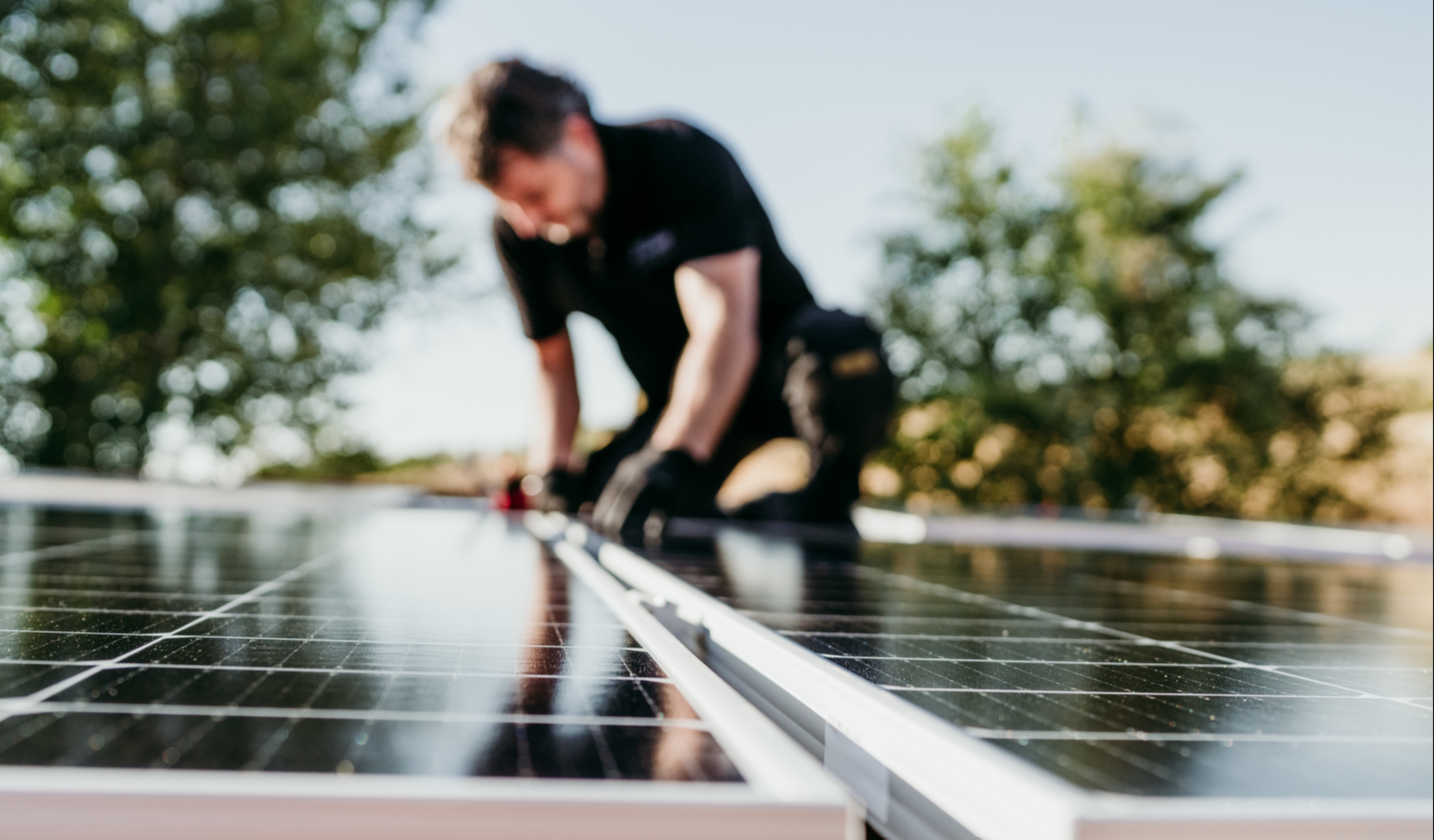 découvrez les différents coûts associés aux installations photovoltaïques, des éléments à considérer pour un investissement rentable, ainsi que des conseils pour optimiser votre budget et profiter des aides financières disponibles.