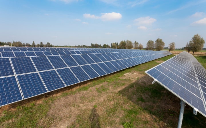 découvrez les prix de location des terrains pour panneaux photovoltaïques (pv) et optimisez votre investissement solaire. comparez les offres et trouvez le meilleur emplacement pour votre projet énergétique.