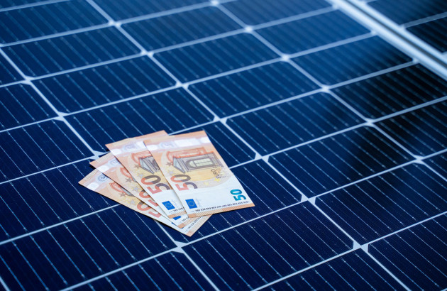 découvrez tout ce qu'il faut savoir sur le coût des panneaux solaires, y compris les prix d'achat, les frais d'installation, et les économies d'énergie potentielles. informez-vous pour prendre une décision éclairée sur l'investissement dans l'énergie solaire.